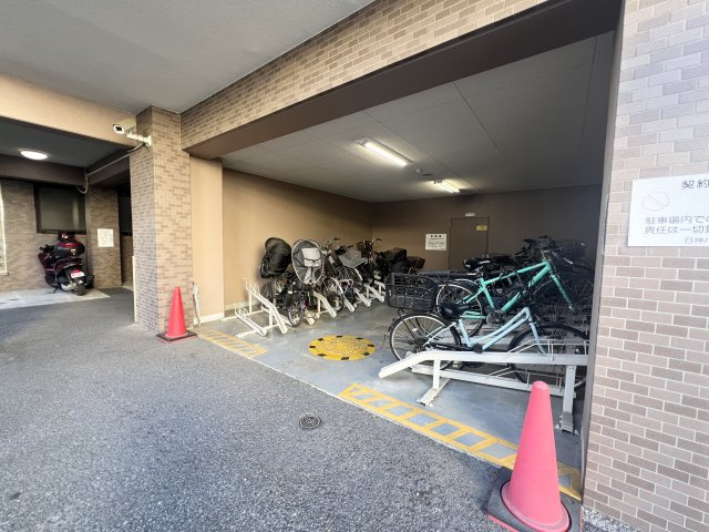 日神パレステージ立川の駐車場