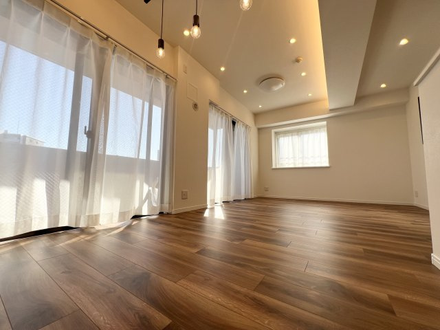 日神パレステージ立川の居間・リビング