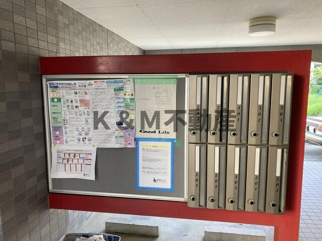 ロイヤル・クレストのエントランス|建物の内部です