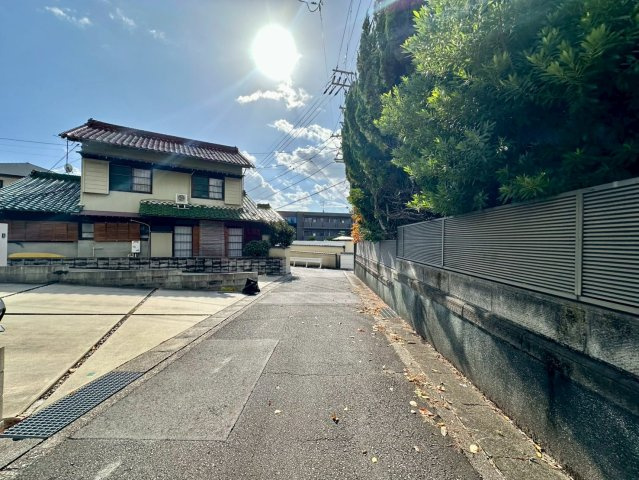 名東区高針二丁目戸建の前面道路含む現地写真
