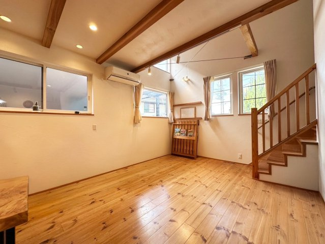 名東区高針二丁目戸建の居間・リビング