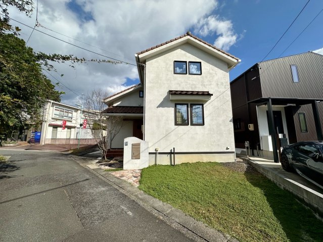 名東区高針二丁目戸建の前面道路含む現地写真