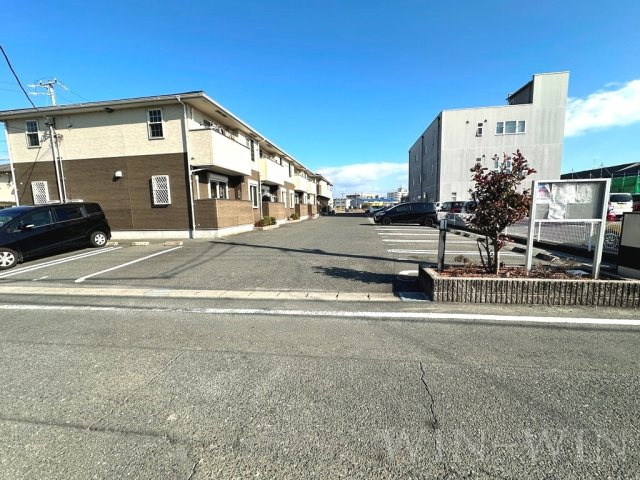 クリアネス F Ⅱの駐車場