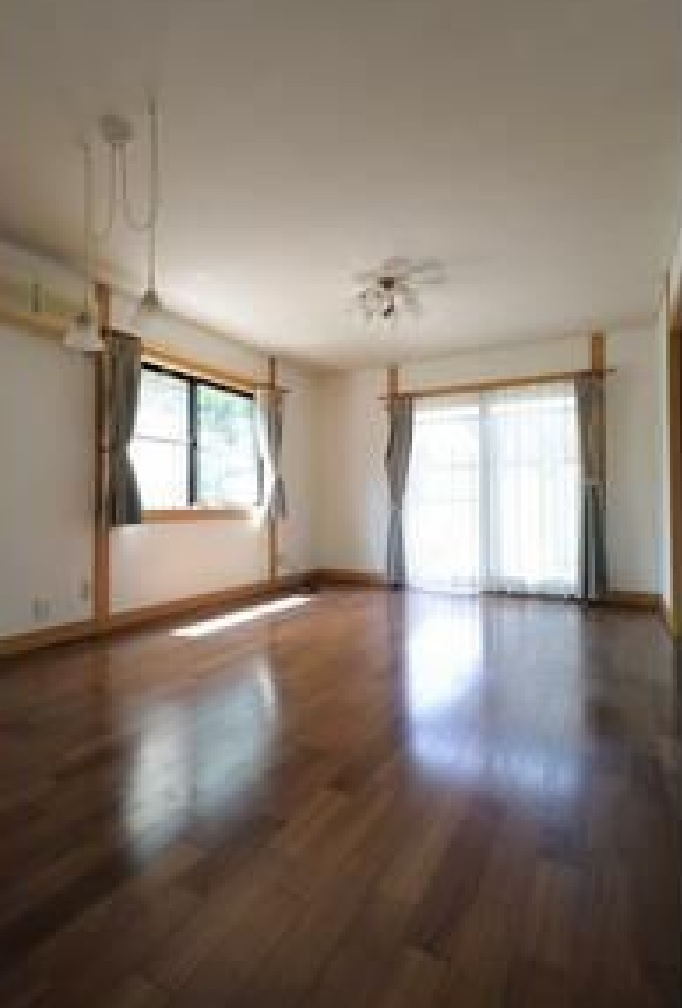 中古戸建　小山市神鳥谷の居間・リビング