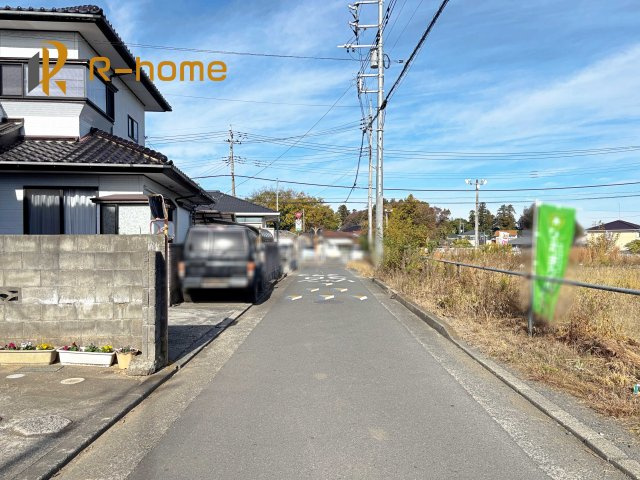 水戸市渡里町第5　新築戸建て　1号棟の前面道路含む現地写真|周辺環境も併せて案内致します♪
閑静な住宅地で笑顔あふれる新生活！
ぜひ現地へお越しください♪