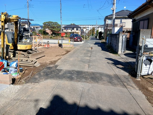鴻巣市箕田第９　の前面道路含む現地写真|現地前面道路（2025年11月22日）さる