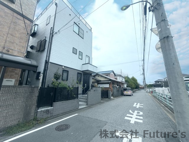 三郷市早稲田5丁目　中古戸建の前面道路含む現地写真|前面道路含む現地写真です。