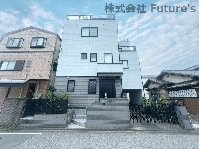 三郷市早稲田5丁目　中古戸建の外観|部屋数たっぷりで、2世帯でもゆとりある暮らしを実現