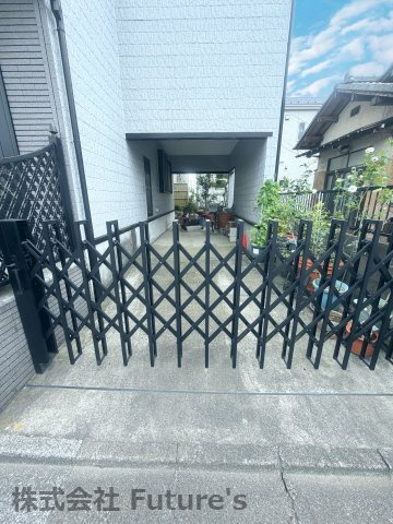 三郷市早稲田5丁目　中古戸建の駐車場|カースペース2台確保で、将来のライフスタイルの変化にも柔軟に対応