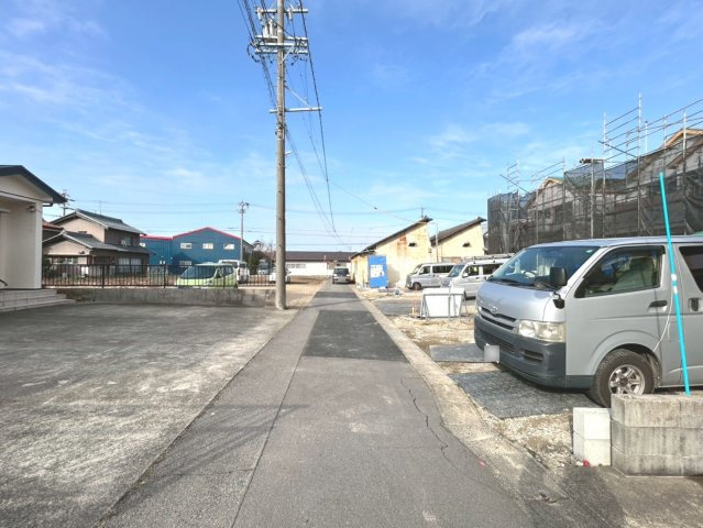 ハートフルタウン　一宮市浅井町5期　全3区画分譲の前面道路含む現地写真|「現地（2025年12月15日）撮影」　
■前面道路
■ヤマダ不動産　株式会社リライフ　