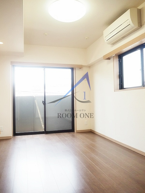 ルーブル大崎参番館の居間・リビング|洋室のお部屋です。