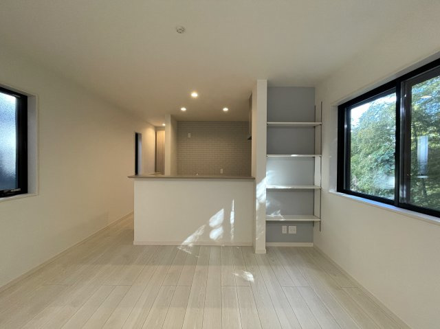 竹林の風流ある和の香り【港北区小机町】新築戸建の居間・リビング|ゆったりとした居間です