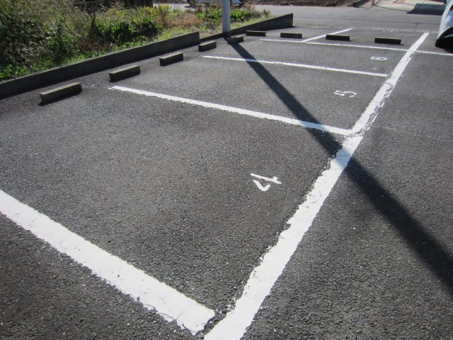 ひたちなか市高場４丁目のアパートの駐車場|駐車場の写真です。