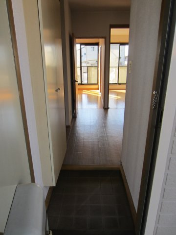 ひたちなか市高場４丁目のアパートのエントランス|玄関の写真です。