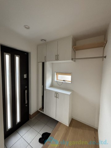 秦野市今泉　中古戸建の玄関