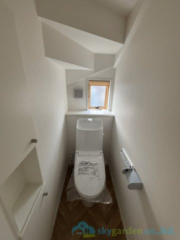秦野市今泉　中古戸建のトイレ