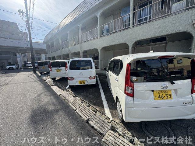 ステーションハイツの駐車場