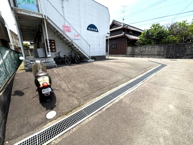 ルミエール宮の駐車場