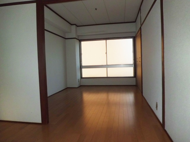 シャトー御影の洋室