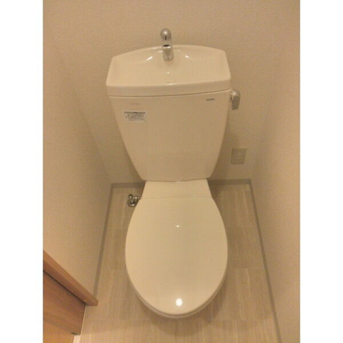シンプルで掃除のしやすいトイレです！