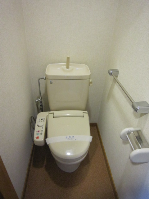 メゾンドエピナールのトイレ|別部屋の写真です