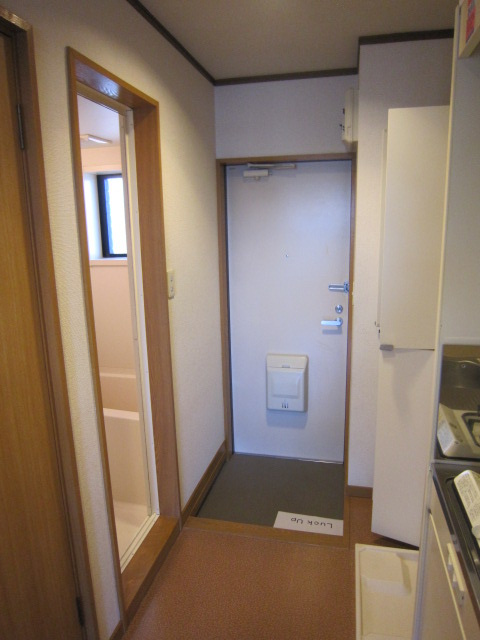 メゾンドエピナールの玄関|別部屋の写真です