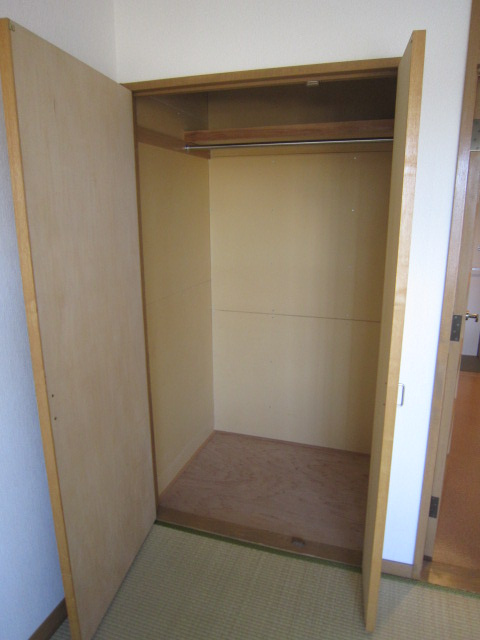 メゾンドエピナールの収納|別部屋の写真です