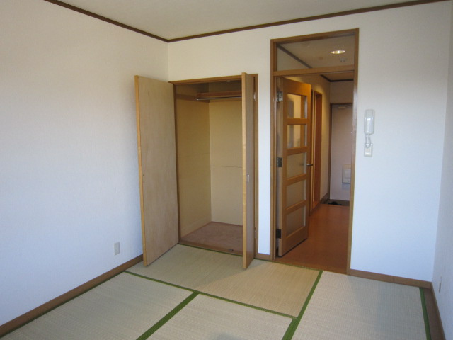 メゾンドエピナールの和室|別部屋の写真です