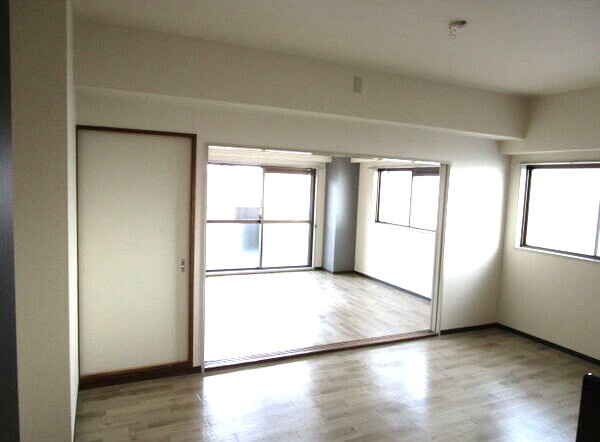 つつじヶ丘パークマンションの居間・リビング