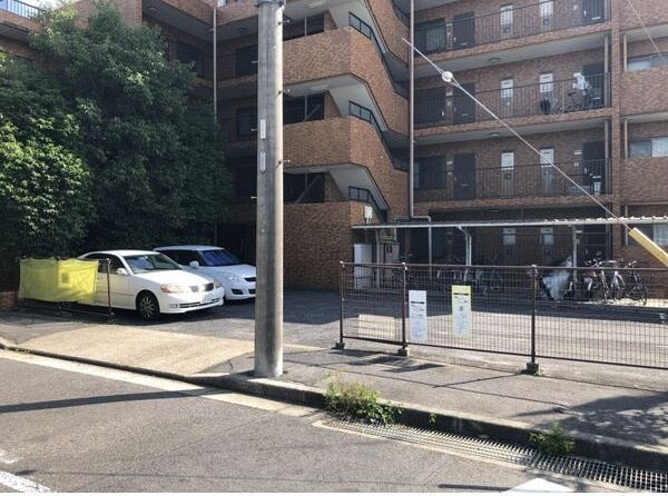 つつじヶ丘パークマンションの駐車場