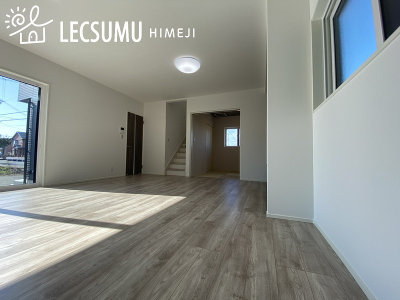 タマタウン花田町小川／全4棟の居間・リビング|同社施工例