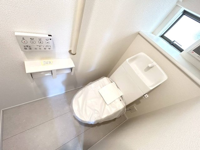 ハートフルタウン　一宮市浅井町5期　全3区画分譲のトイレ|超表面平滑加工とイオンパワーの「セフィオンテクト」加工で、汚れが付きにくく落ちやすい仕様です。