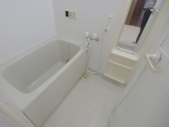 メープルＮＡＫＡＧＡＷＡの浴室