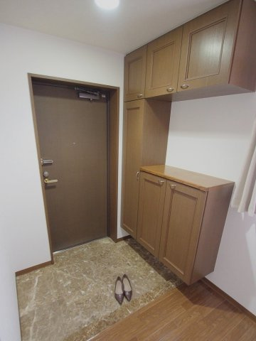 メープルＮＡＫＡＧＡＷＡの玄関