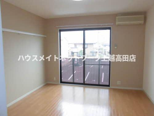 アークフラッティーの居間・リビング|洋室