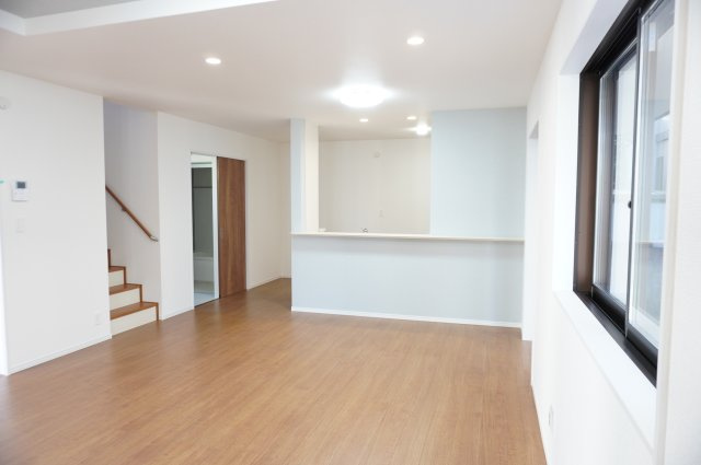 草加市金明町　新築分譲住宅の居間・リビング