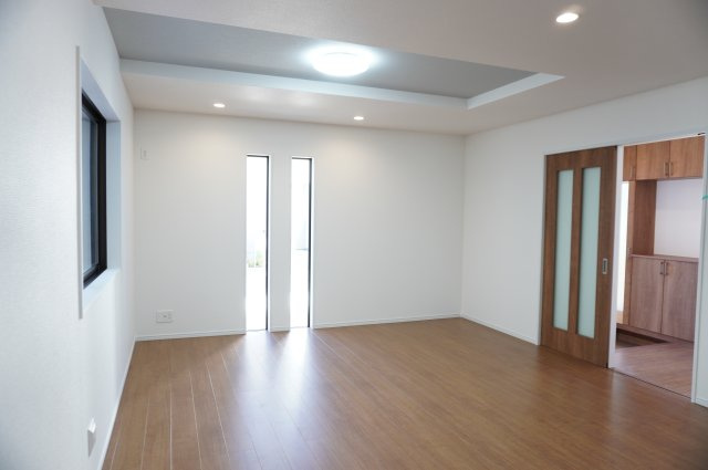 草加市金明町　新築分譲住宅の居間・リビング