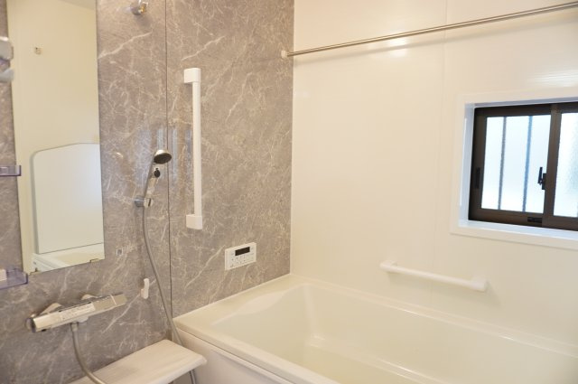 草加市金明町　新築分譲住宅の浴室