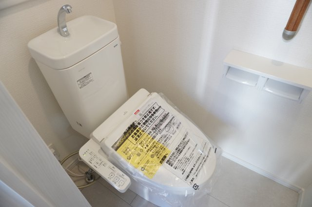 草加市金明町　新築分譲住宅のトイレ|1階