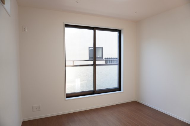 草加市金明町　新築分譲住宅の洋室