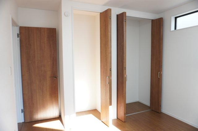 草加市金明町　新築分譲住宅の洋室