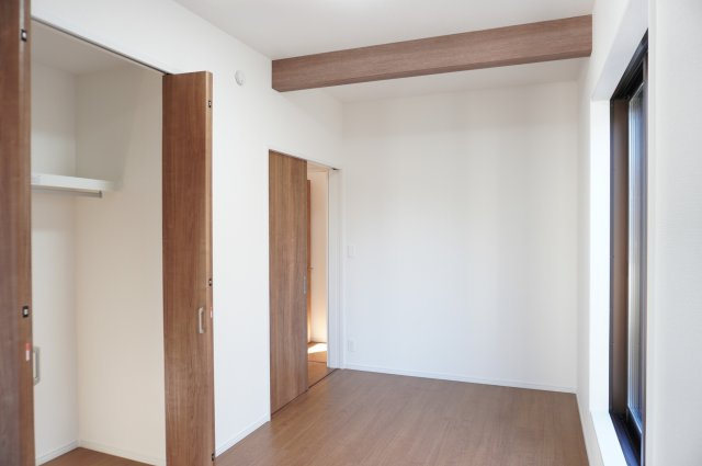 草加市金明町　新築分譲住宅の洋室