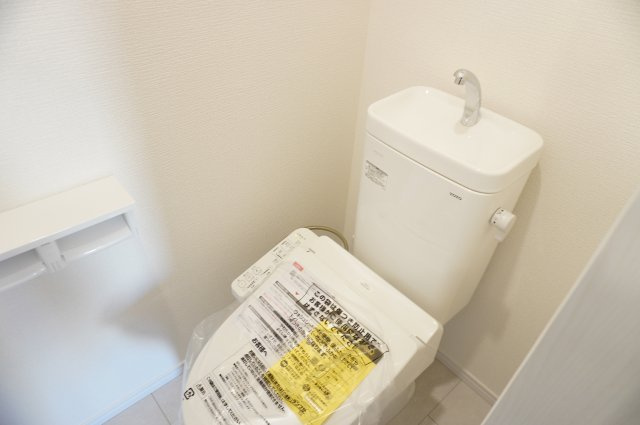 草加市金明町　新築分譲住宅のトイレ|2階