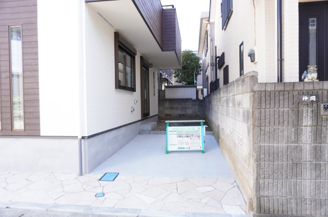 草加市金明町　新築分譲住宅の駐車場