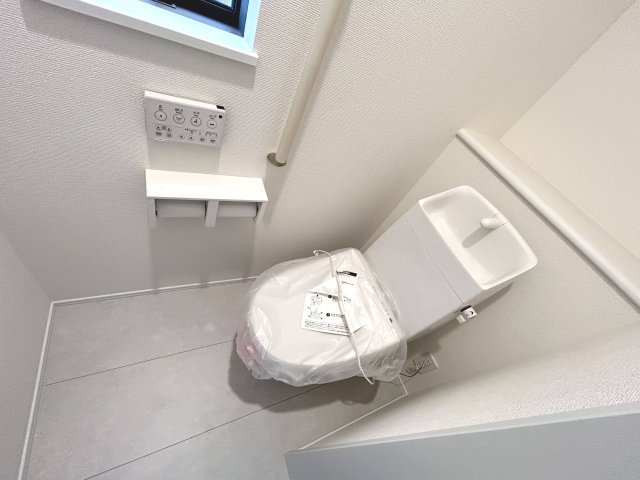 ハートフルタウン　一宮市浅井町5期　全3区画分譲のトイレ|超表面平滑加工とイオンパワーの「セフィオンテクト」加工で、汚れが付きにくく落ちやすい仕様です。