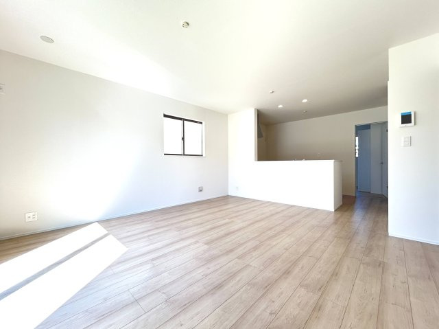ハートフルタウン　一宮市浅井町5期　全3区画分譲の居間・リビング|フローリング材には木目調で木材特有の風合いがあり、ナチュラルな美しさになっています。