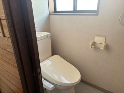 【トイレ】 | 大津市唐崎1丁目14-2　中古戸建 | 2階トイレ