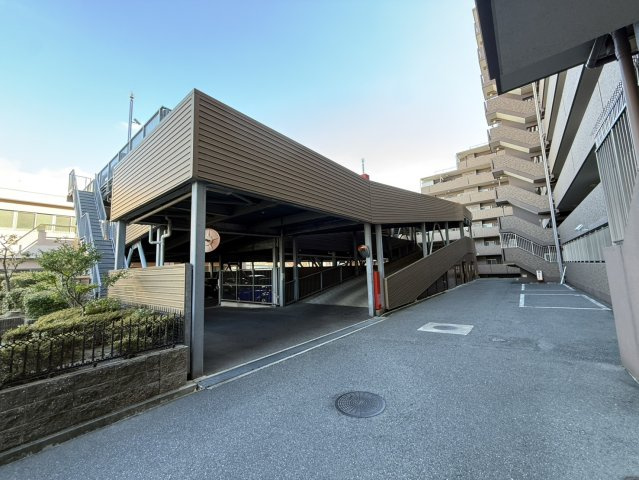 ライオンズマンション上野芝駅前の駐車場