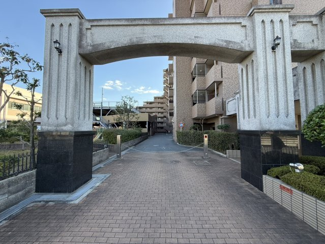 ライオンズマンション上野芝駅前の外観