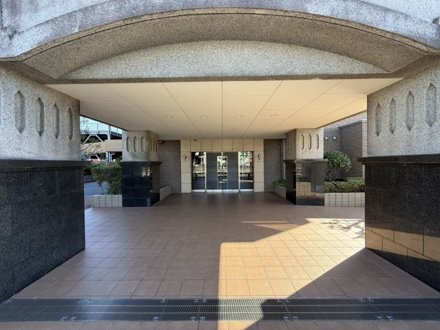 ライオンズマンション上野芝駅前のエントランス